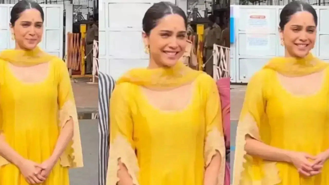 https://www.mobilemasala.com/film-gossip-hi/Sharvari-takes-blessings-at-Siddhivinayak-temple-after-Munjya-100-crore-blockbuster-hi-i279452